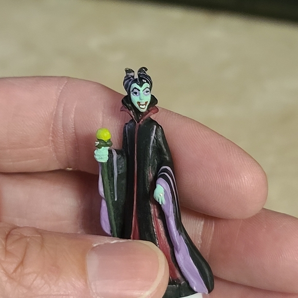 Maleficent Disney Villians glass covered thimble - Picture 6 of 9